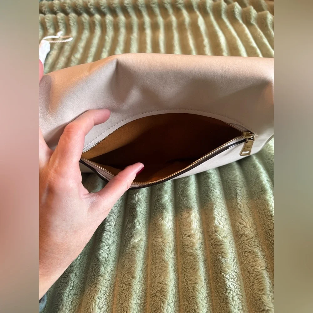 Coach Soft Tabby Leather Shoulder Bag in Chalk - Picture 5 of 7